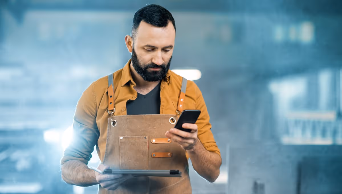 Employee reporting workplace incident via mobile phone